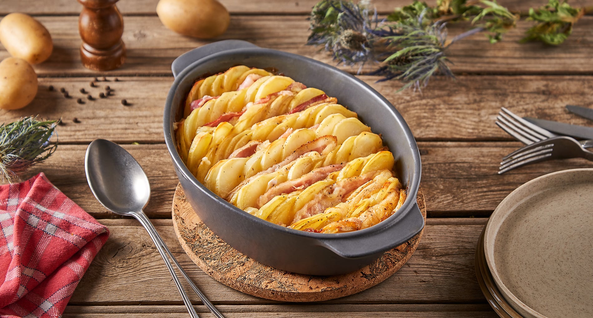 Raclette avec pommes de terre en robe des champs - Recette